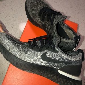 Nike women epic react flyknit BLK 8.5